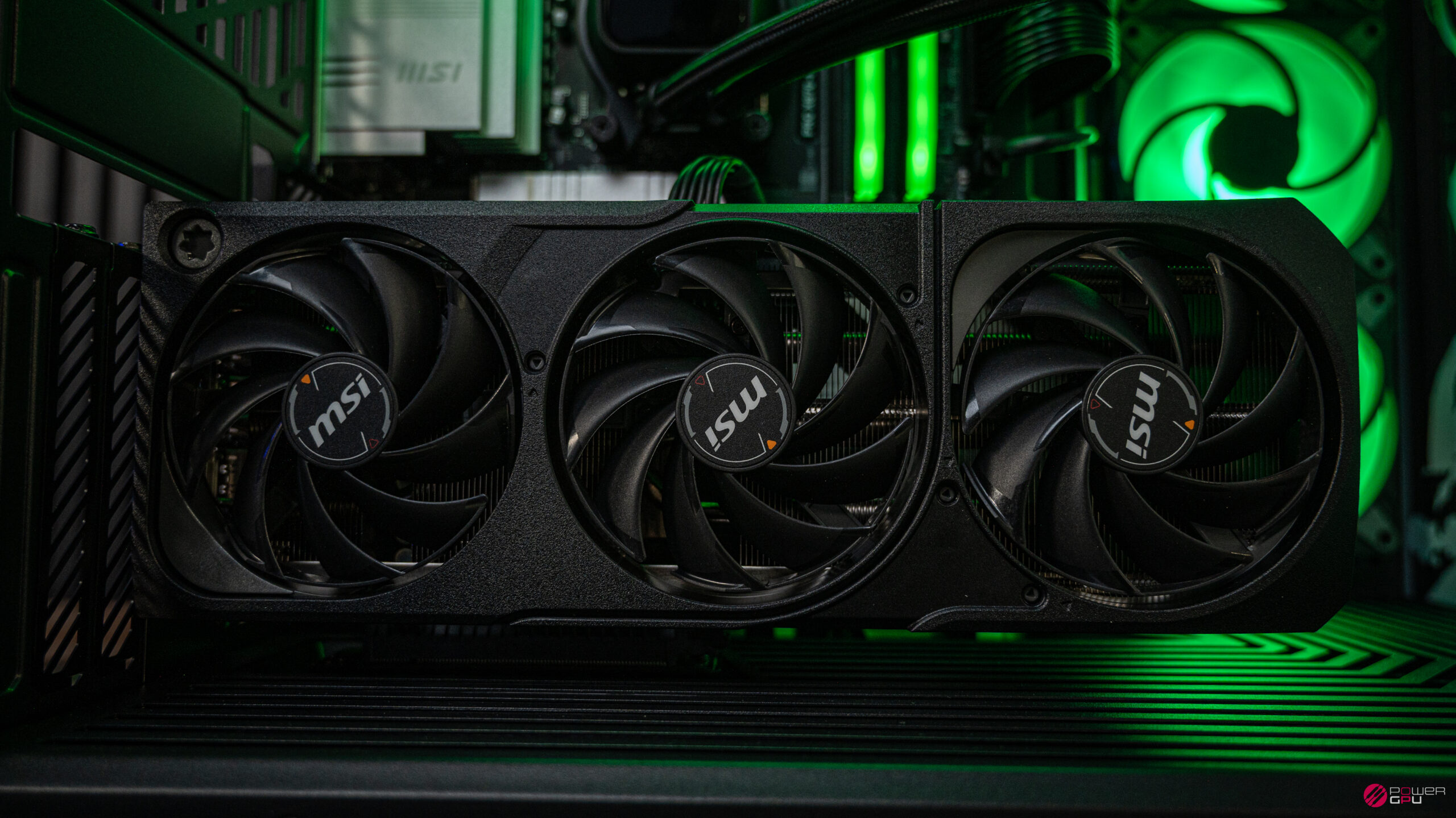 Masque RTX 5070 Gaming PC
