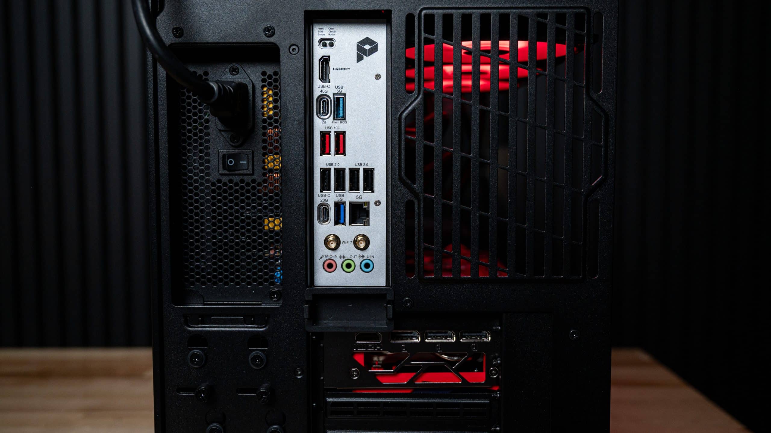 Hornet RTX 5070 Ti Gaming PC